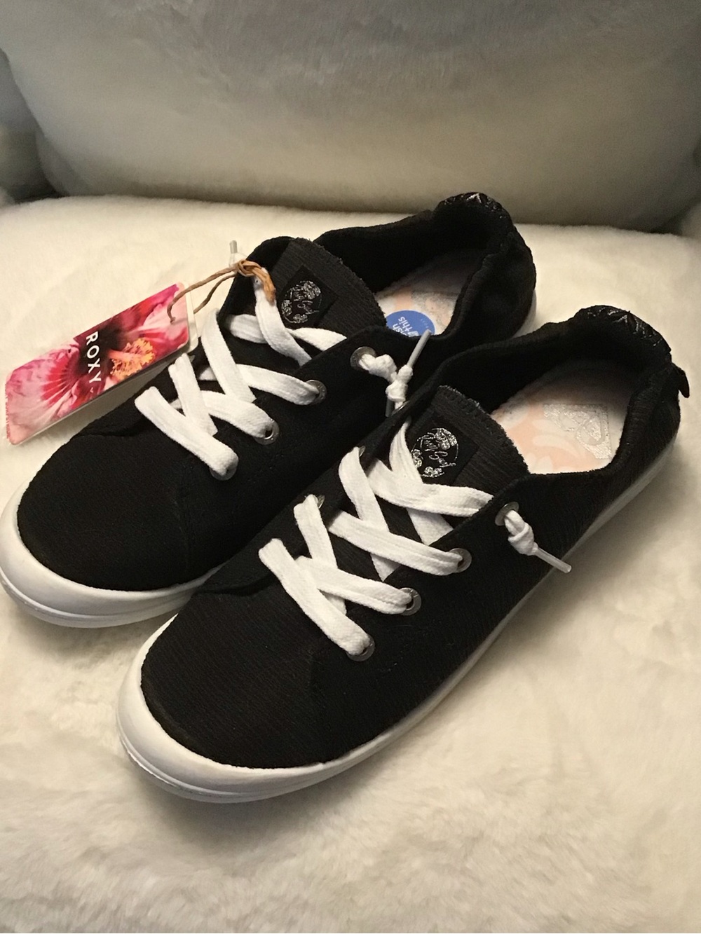 Roxy Bayshore III Slip on Canvas Sneakers. Size 9 NWT - Picture 2 of 8